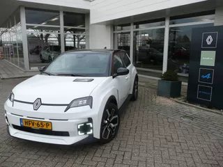 Renault 5 E-TECH ELECTRIC TECHNO 52KW 150PK COMFORT RANGE HARMAN KARDON/ 4 SEIZOENSBANDEN/ PACK WINTER/ TWO-TONE WIT PARELMOER/ZWART DAK, ETC... RIJKLAAR!