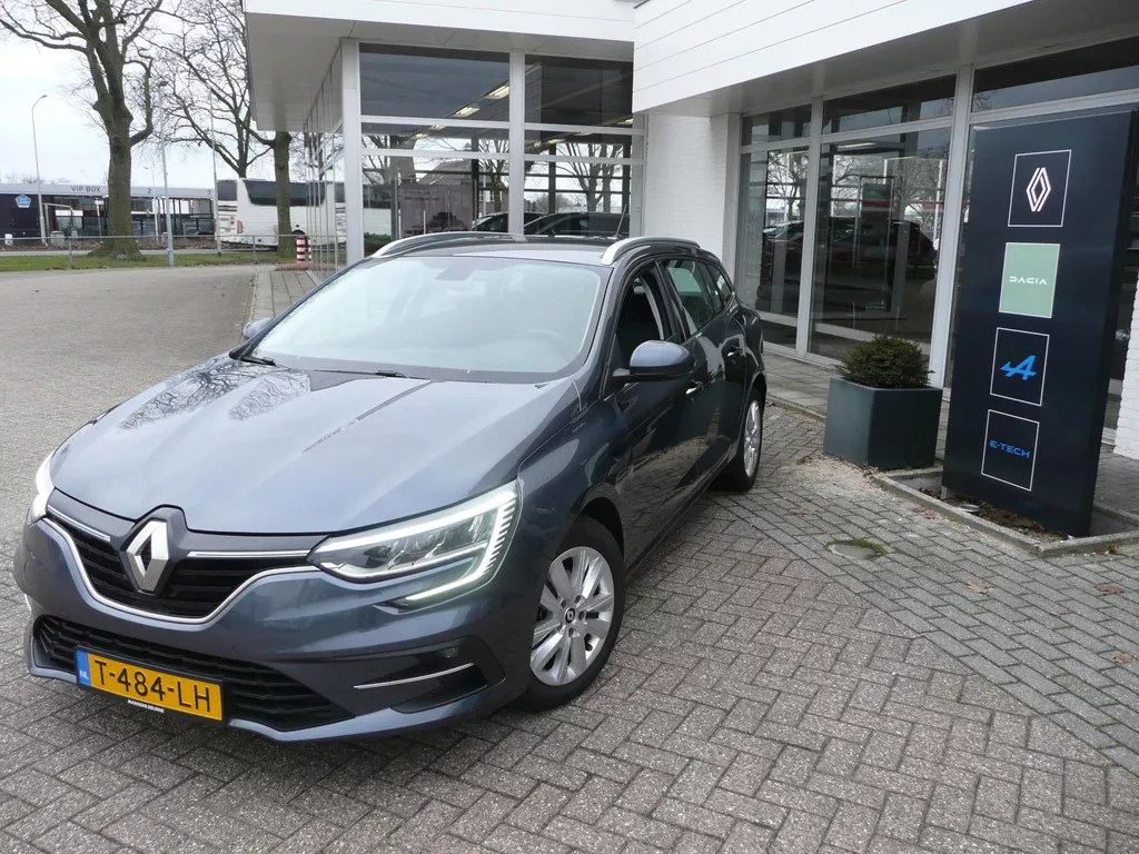 Renault M&eacute;gane Estate 1.3 TCe 140 PARK ASSIST V + A/ NAVIGATIE AF FABRIEK EN DRAADLOZE APPLE CAR PLAY/ANDROID AUTO/4-SEIZOENS BANDEN/ DAKRAILS SATIJN / FULL LED + MISTLAMP LED VERLICHTING/ ETC.. DEALER ONDERHOUDEN. RIJKLAAR!