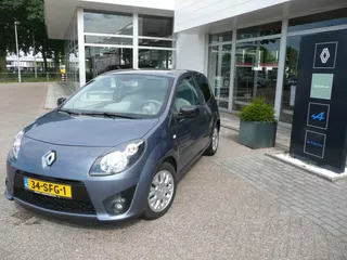 Renault Twingo 1.2-16V Initiale CRUISE CONTROLE/ CLIMATE CONTROLE/ LEDEREN INTERIEUR/ ETC.. DEALER ONDERHOUDEN! RIJKLAAR!