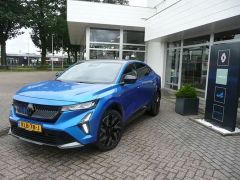 Renault Rafale E-Tech full hybrid 200 esprit Alpine LED MATRIX/ HARMAN KARDON/ PACK PRIVILEGE/ PACK ELYSEE/ PACK LIGHT &amp; SOUND*/ HEAD-UP DISPLAY/ 4 WIELSTURING/ RESERVE WIEL/ ETC... RIJKLAAR!