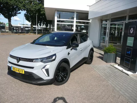 Renault Captur TCe 90 Evo BLACK, PARK ASSIST ACHTER + CAMERA/ GROOT 9.3" MULTI MEDIA SCHERM/ HAAIENVIN ANTENNE/ LICHTSENSOR/ MIDDENARMSTEUN/ AIRCO/ CRUISE CONTROLE/ FULL LED/ ETC.. INCL. FABRIEKSGARANTIE! RIJKLAAR!