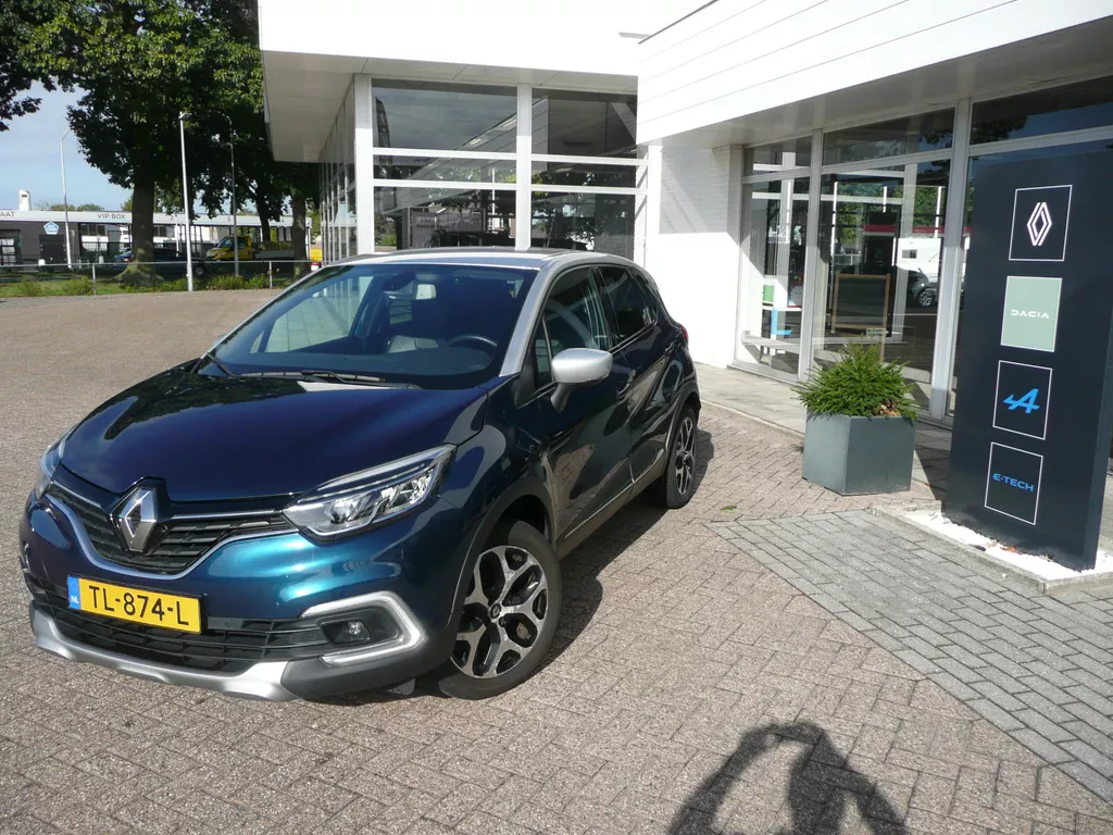 Renault Captur TCe 90 Edition One LEDEREN INTERIEUR/ PACK WINTER/ PARK ASSIST V+A MET CAMERA/ 4 SEIZOENSBANDEN MET EXTENDED GRIP/ ANDROID AUTO/ TREKHAAK/ INCL. NIEUWE DISTRIBUTIE KETTING!! 1e EIGENAAR EN DEALER ONDERHOUDEN! RIJKLAAR!