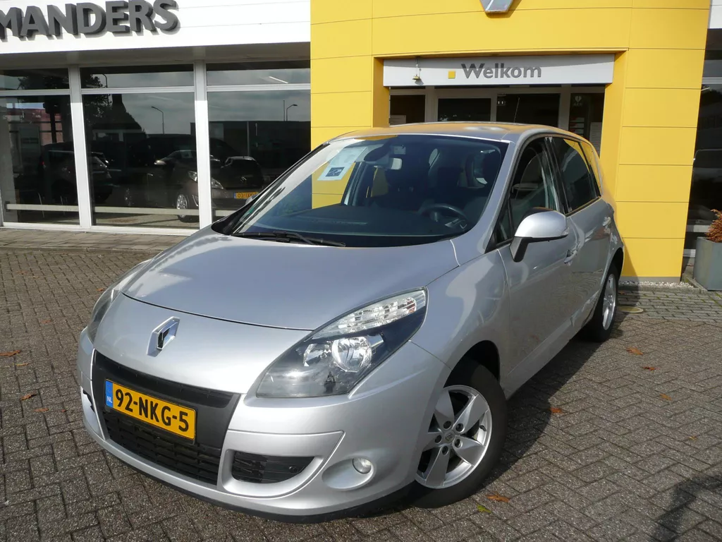 Renault Sc&eacute;nic 1.5 dCi Dynamique 110PK AUTOMAAT! TOMTOM AF FABRIEK/ LM VELGEN/ PARK ASSIST/ TREKHAAK/ 4SEIZOENS BANDEN/ ETC... DEALER ONDERHOUDEN/ RIJKLAAR!