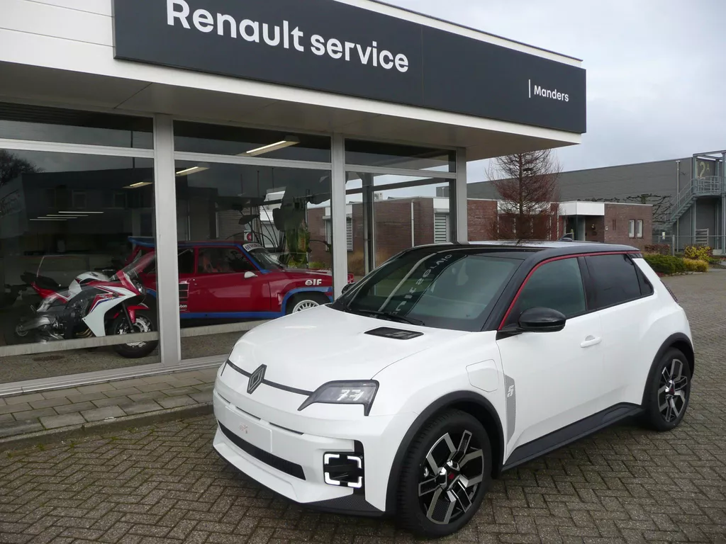 Renault 5 E-TECH ELECTRIC TECHNO 52KW 150PK COMFORT RANGE PACK WINTER/ HARMAN KARDON/ 4 SEIZOENSBANDEN/ TWO-TONE WIT PARELMOER/ZWART DAK, ETC... RIJKLAAR!