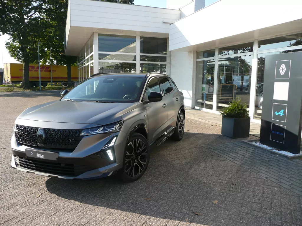 Renault Austral E-Tech full hybrid 200 Esprit Alpine HARMAN KARDON/ PACK LIGHT &amp; SOUND/ PACK PRIVILEGE*/ 360 CAMERA/ ELEK. BED ACHTERKLEP/ ACTIVE DRIVERS ASSIST/ GRIS SCHISTE SATIN/ GEZICHTSHERKENNING/ RESERVE WIEL/ ETC... RIJKLAAR!